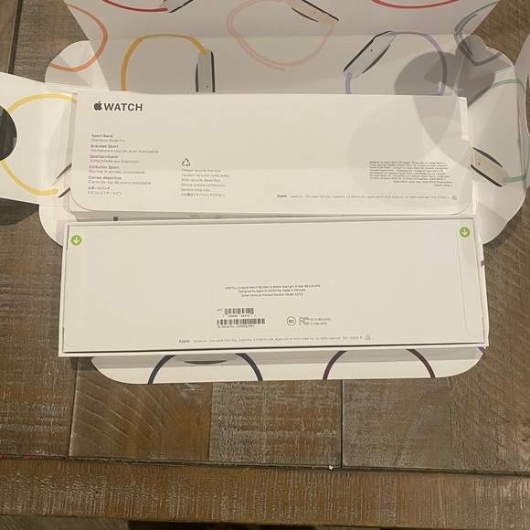 NIB APPLE WATCH, BAND, USB-C CHARGE CABLE - Picture 7 of 8